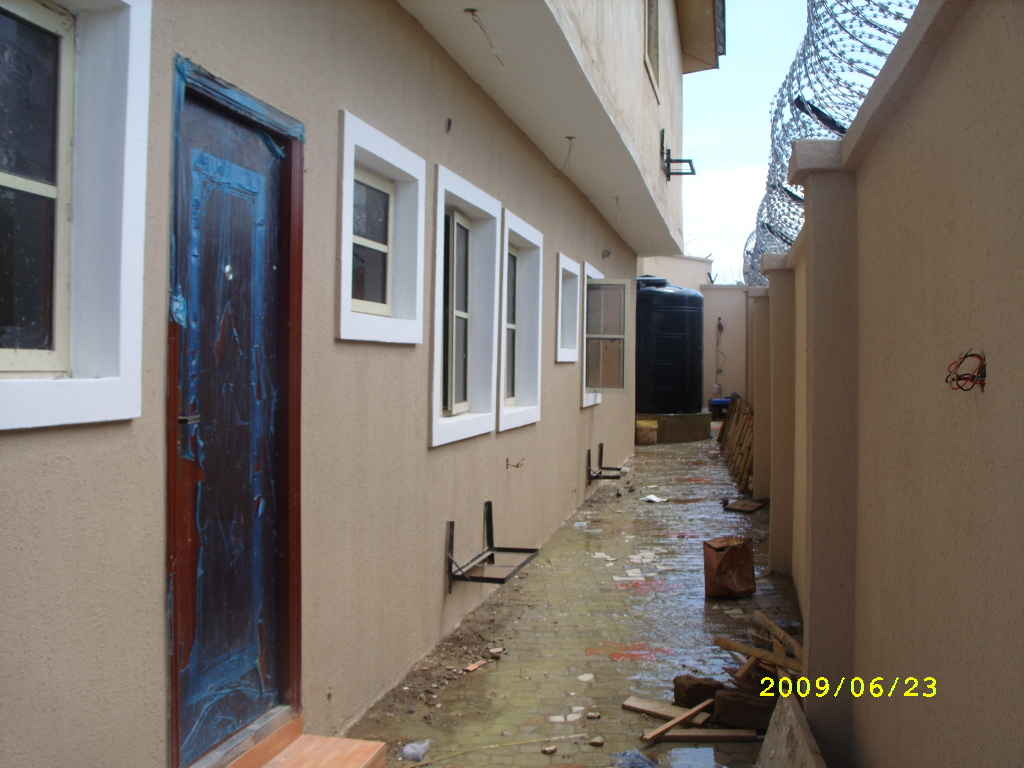 Akinbi Residence — view 3