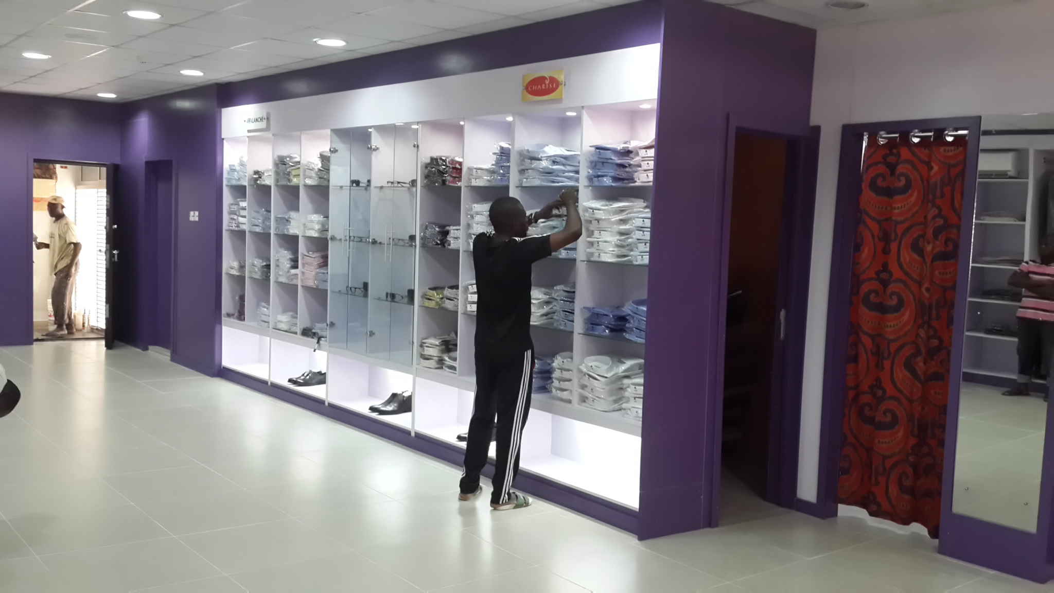 SWOB Fashion Outlet / Designer Showroom — view 14